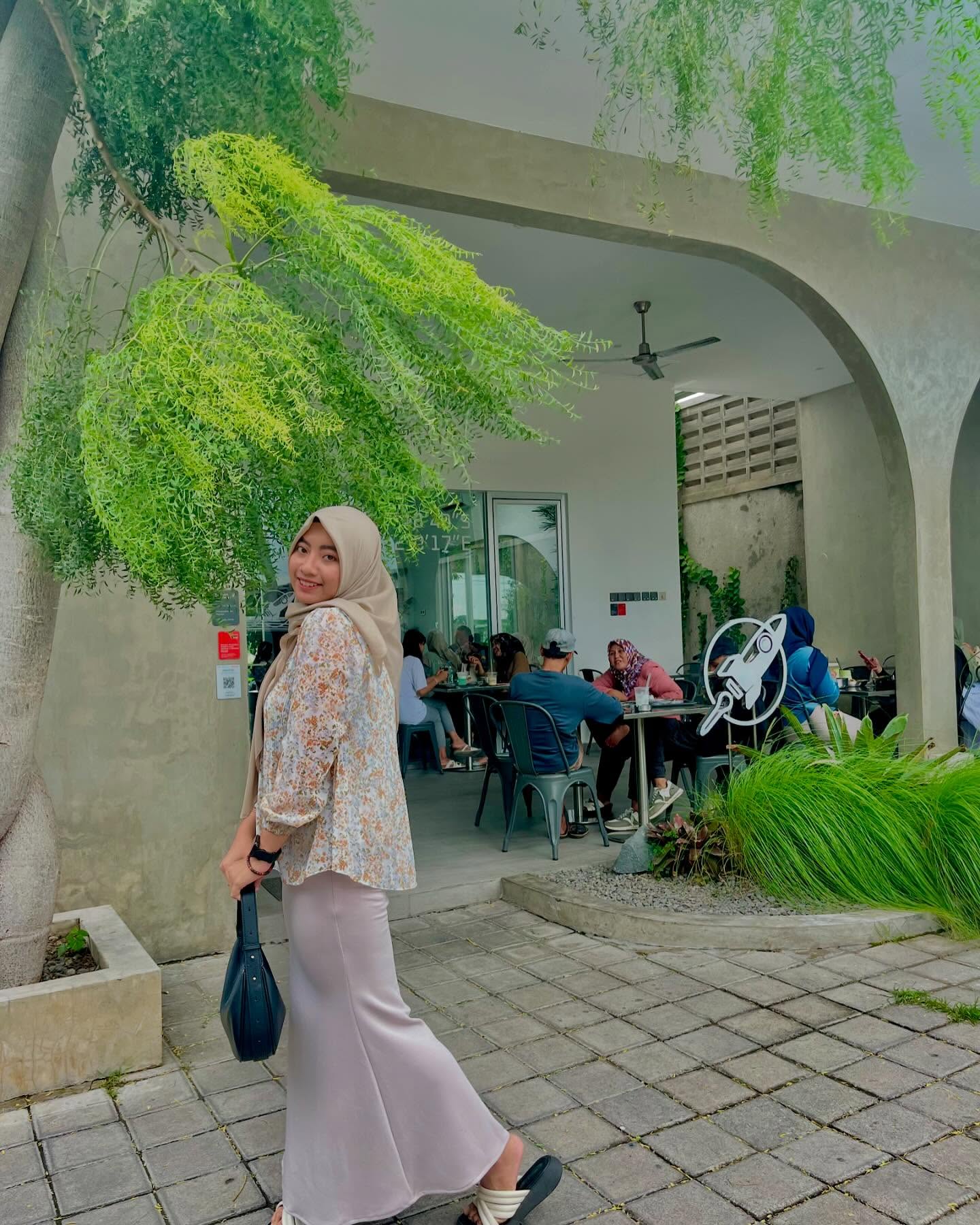 Instagram post 3 from @faustinawdevii_